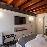 Guesthost - Santo 86 Luxury