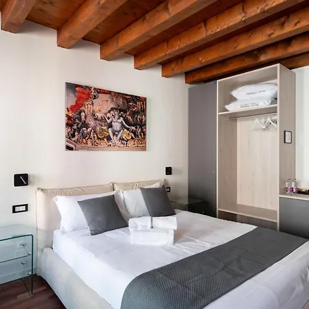 Guesthost - Santo 86 Luxury 3*