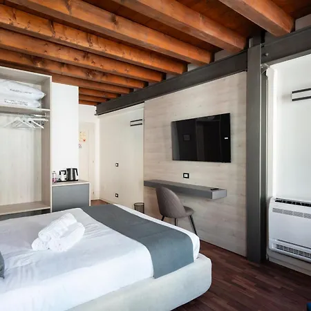 Guesthost - Santo 86 Luxury 3*