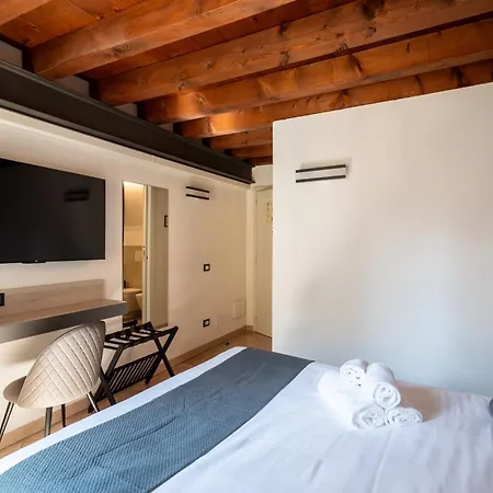 Guesthost - Santo 86 Luxury 3* Padova